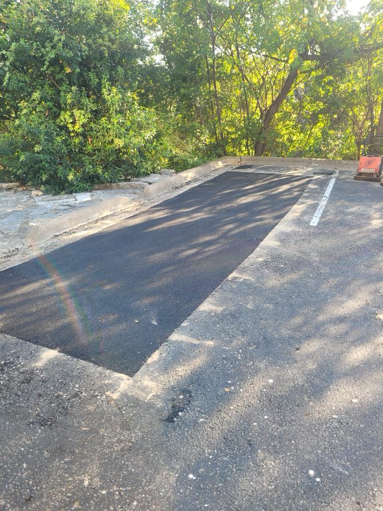 7 Signs That Austin Asphalt Pavement Repair Is Needed